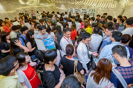 香港新楼盘荃湾环宇海湾售楼现场