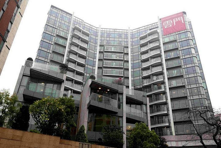 1 41 - 香港豪宅:九龙塘云门售出顶层复式户 成交价9900万元